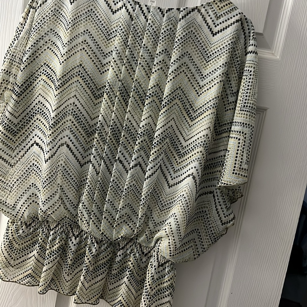 Tops - Picture 5 of 5